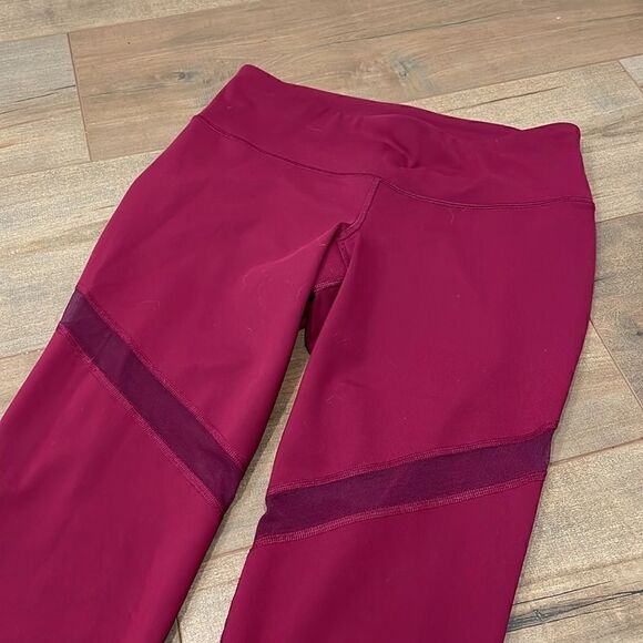 Old Navy Mesh Panel Active Leggings Plum, Sz M - Picture 4 of 7
